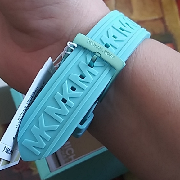 Michael kors women's turquoise silicone watch - Picture 7 of 7
